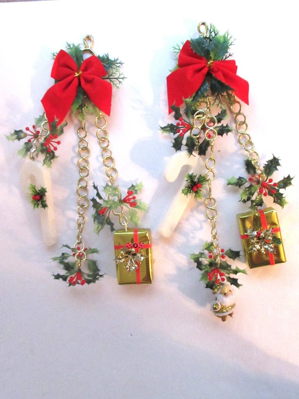 Plastic Christmas Door Hanger Decor Candy Cane Holly Gift Bow Glitter Santa Vtg